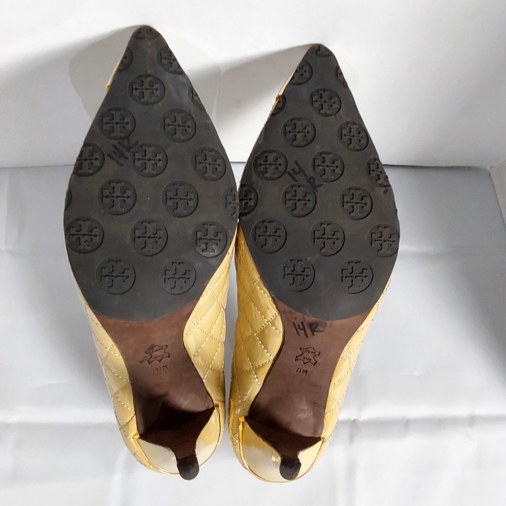 TORY BURCH KAITLIN BEIGE Gold Quilted Leather Wedges Cap Toe Pumps - Picture 11 of 14